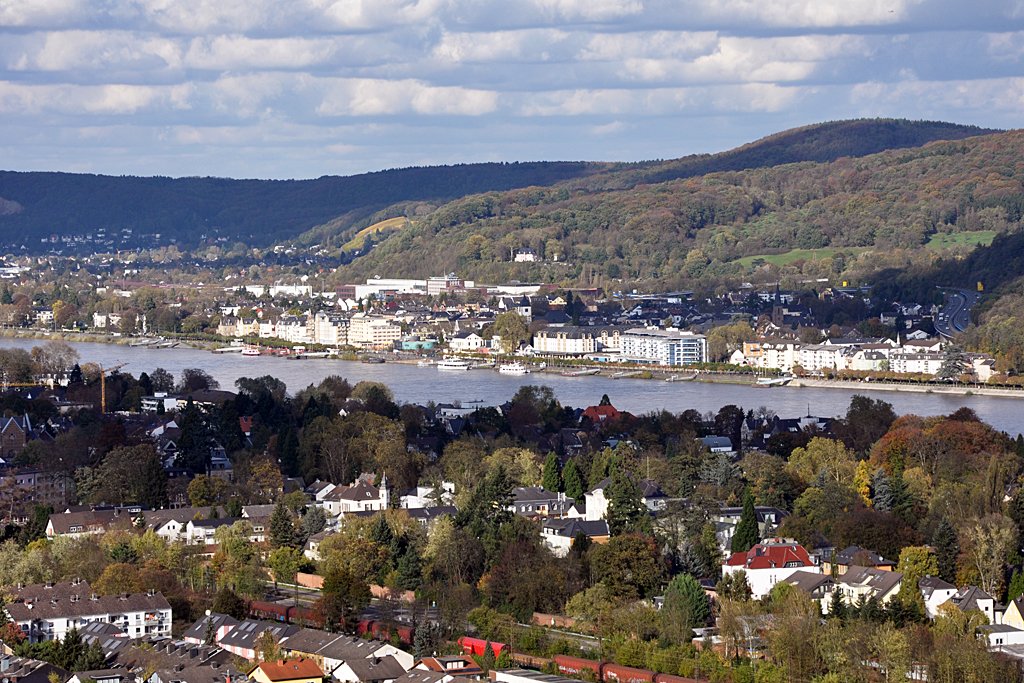 Bonn-Mehlem im Vordergrund, der Rhein und dahinter Knigswinter und das Siebengebirge - 30.10.2013