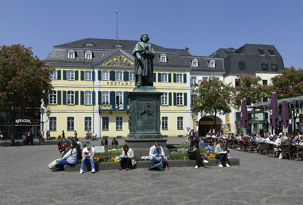Bonn - Mnsterplatz mit Beethovendenkmal und Alter Post - 10.05.2017