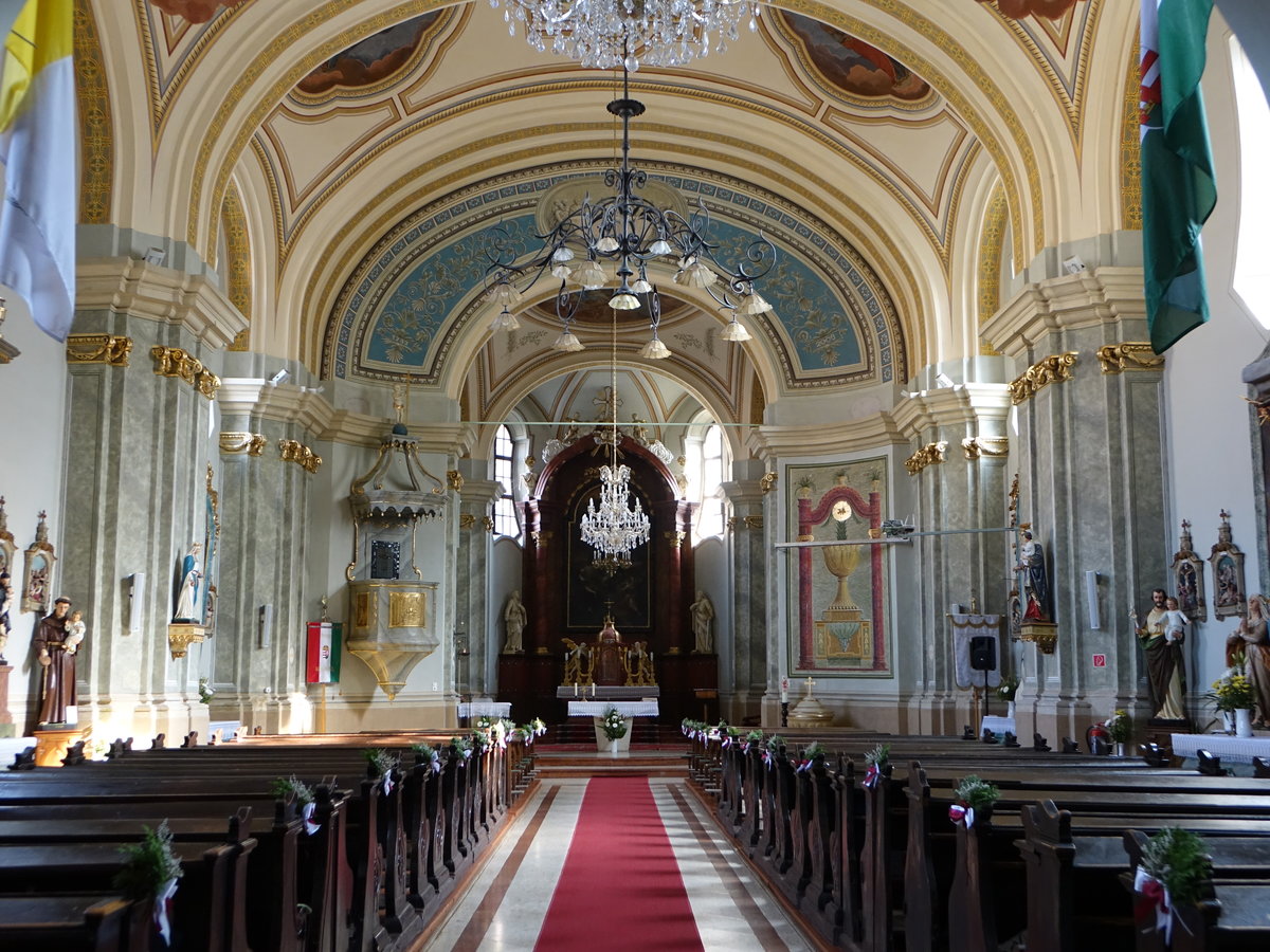 Bonyhad, barocker Innenraum der kath. Kirche, erbaut von 1769 bis 1782 (01.09.2018)