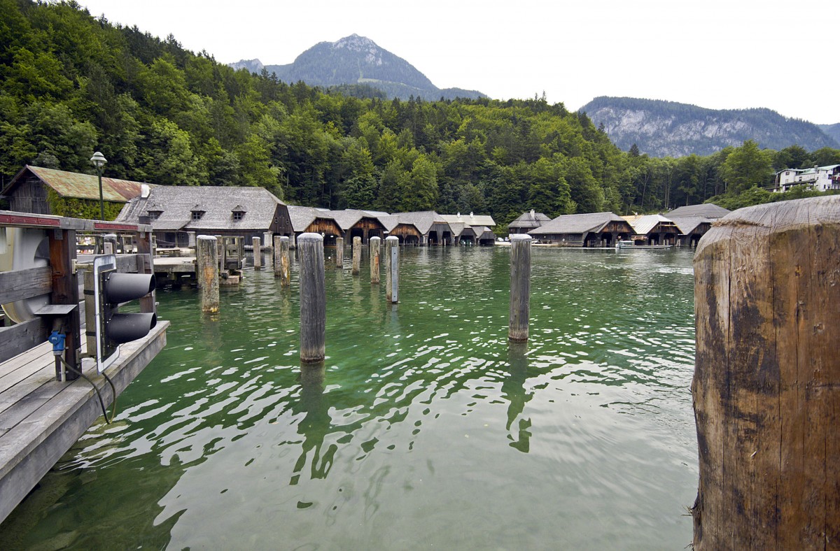 Bootshuser in Knigssee in Berchtesgadener Land. Aufnahme: Juli 2008.