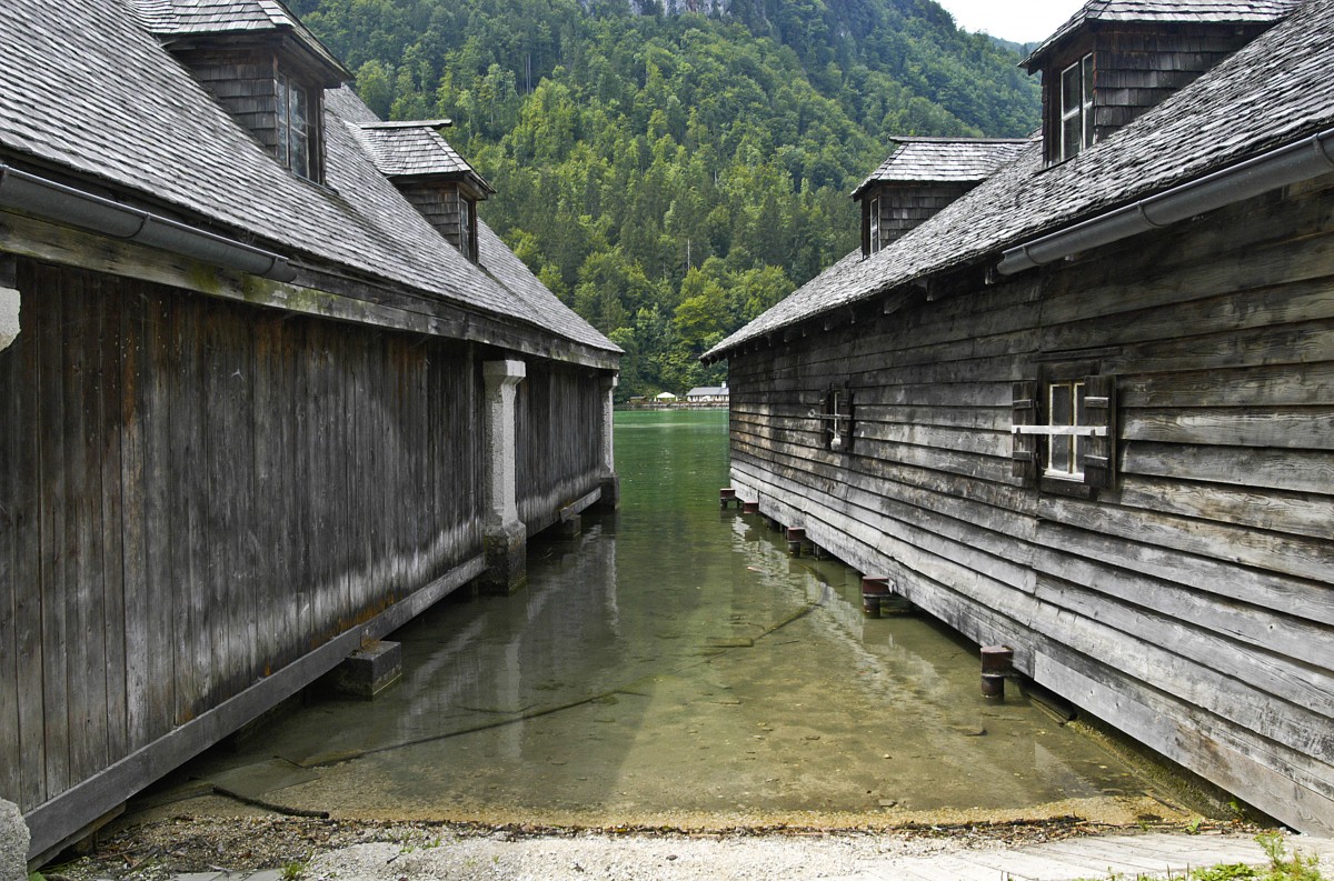 Bootshuser in Knigssee in Berchtesgadener Land. Aufnahme: Juli 2008.