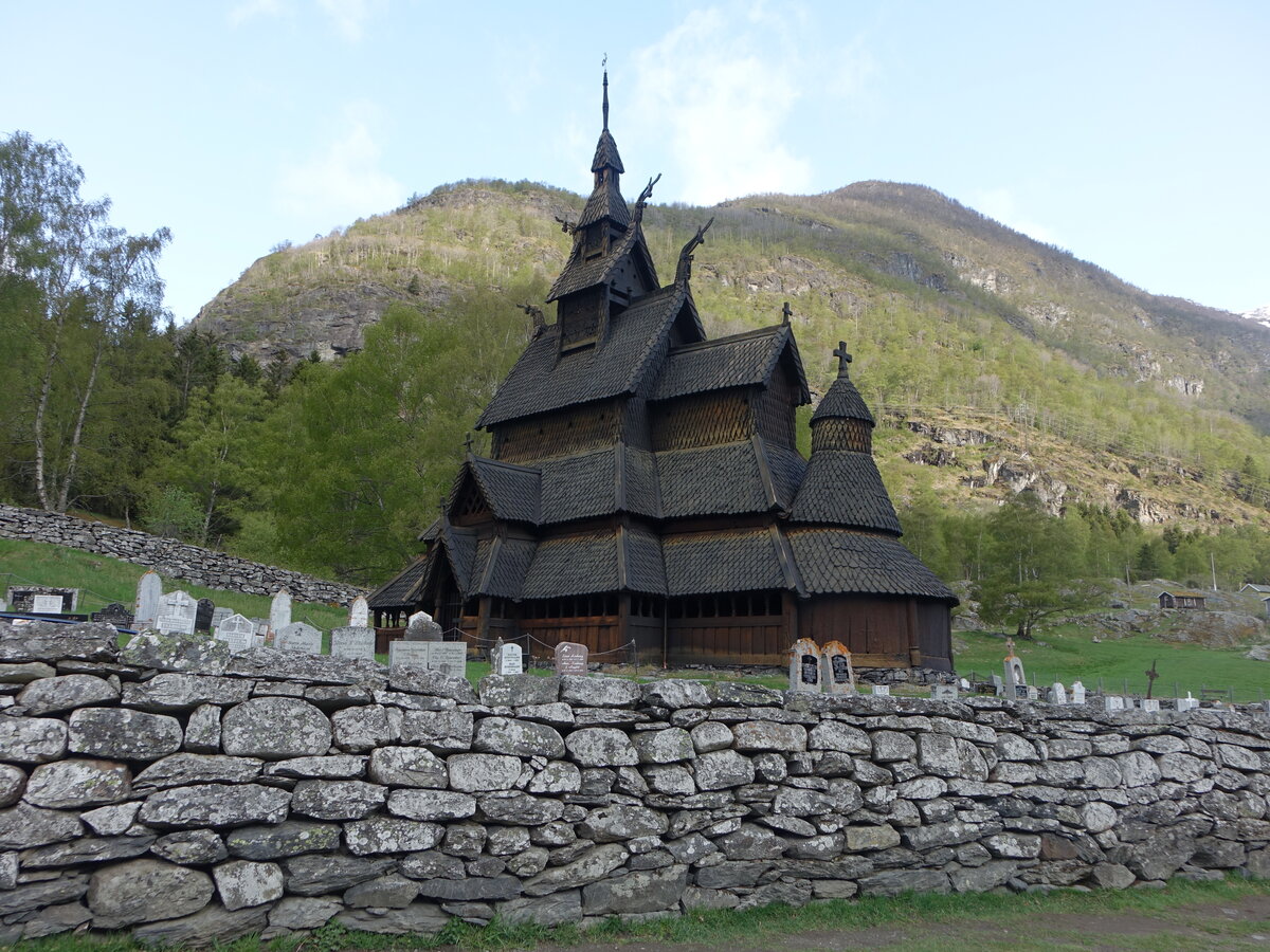 Borgund, evangelische Stabkirche St. Andreas, erbaut Ende des 12. Jahrhundert (26.05.2023)