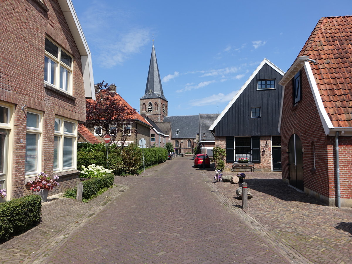 Borne, Ref. Oude Kirche in der Oude Kerkstraat, erbaut im 15. Jahrhundert (22.07.2017)