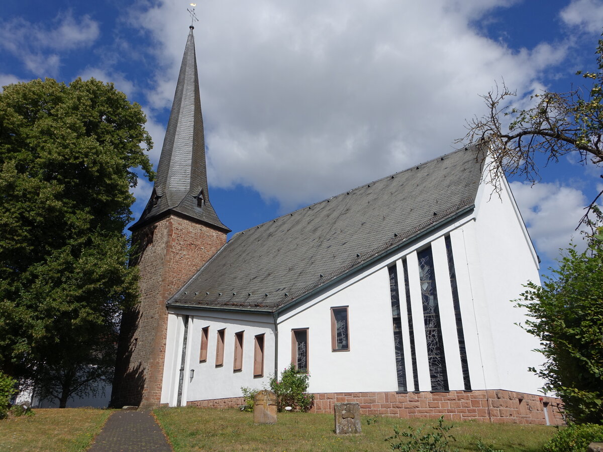 Bottendorf, evangelische St. Martin Kirche in der Dorfstrae (06.08.2022)
