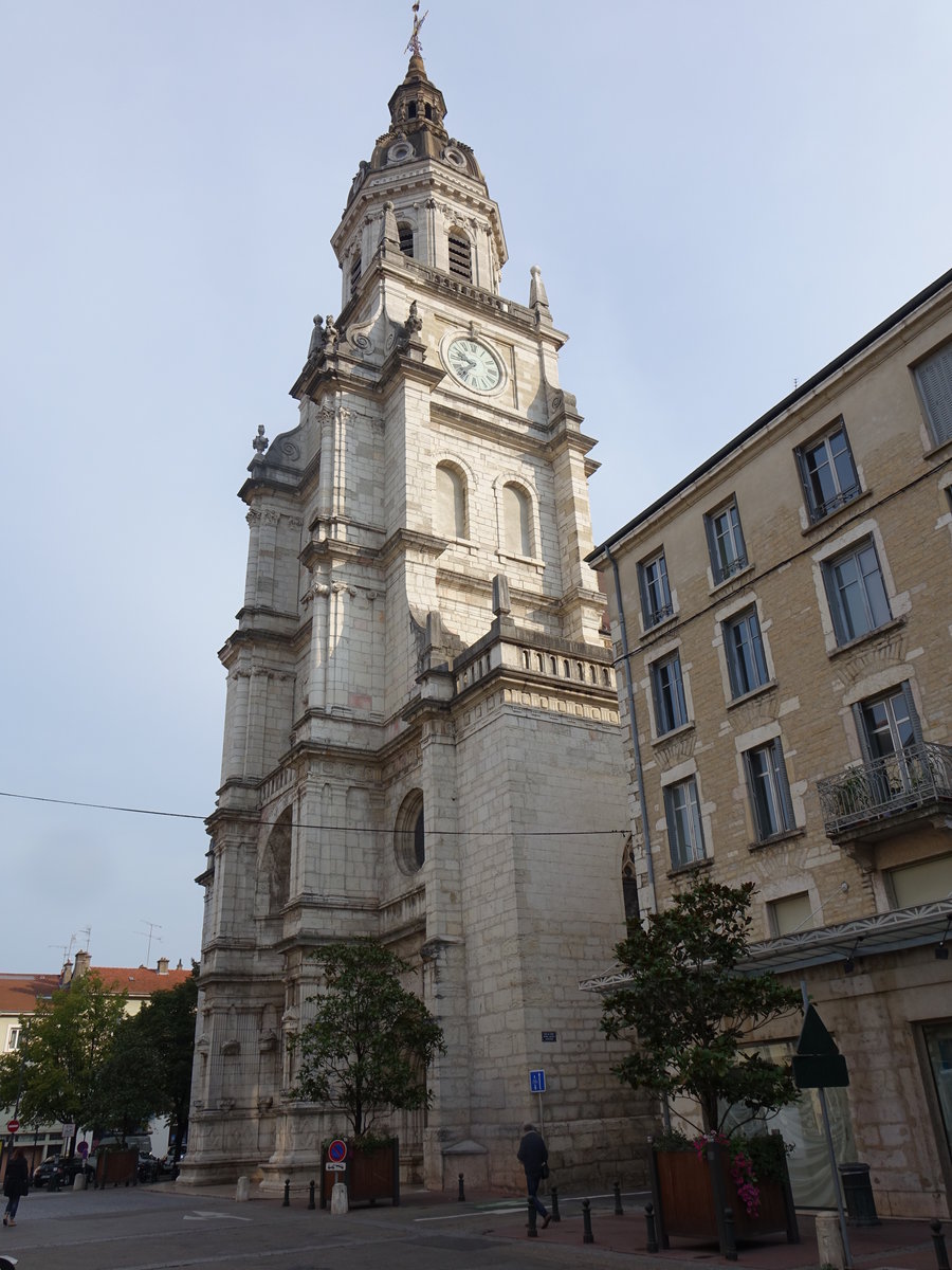 Bourg-en-Bresse, Kathedrale Notre-Dame de Bourg, erbaut von 1505 bis 1695, Renaissance-Fassade aus dem 16. Jahrhundert, Portal von 1545, Kirchturm erbaut von 
1652 bis 1695 (23.09.2016)