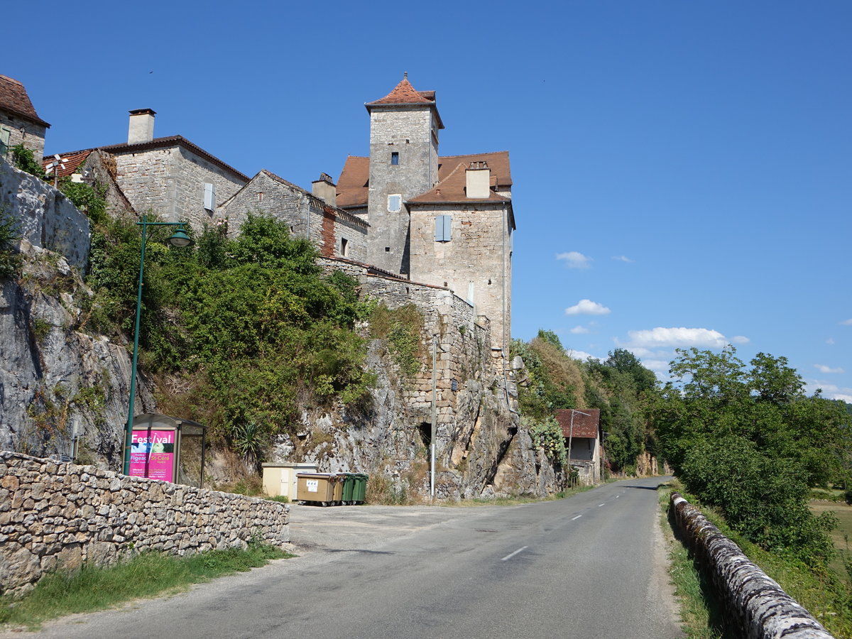 Bouzies, Chteau des Anglais, einer in eine Felswand hineingebauten Wehranlage aus der Zeit des Hundertjhrigen Kriegs (29.07.2018)