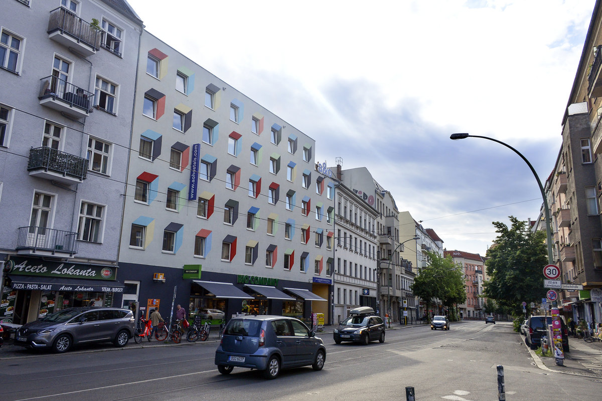 Boxhagener Straße im Berliner Ortsteil Friedrichshain. Aufnahme: 8. Juni 2019.