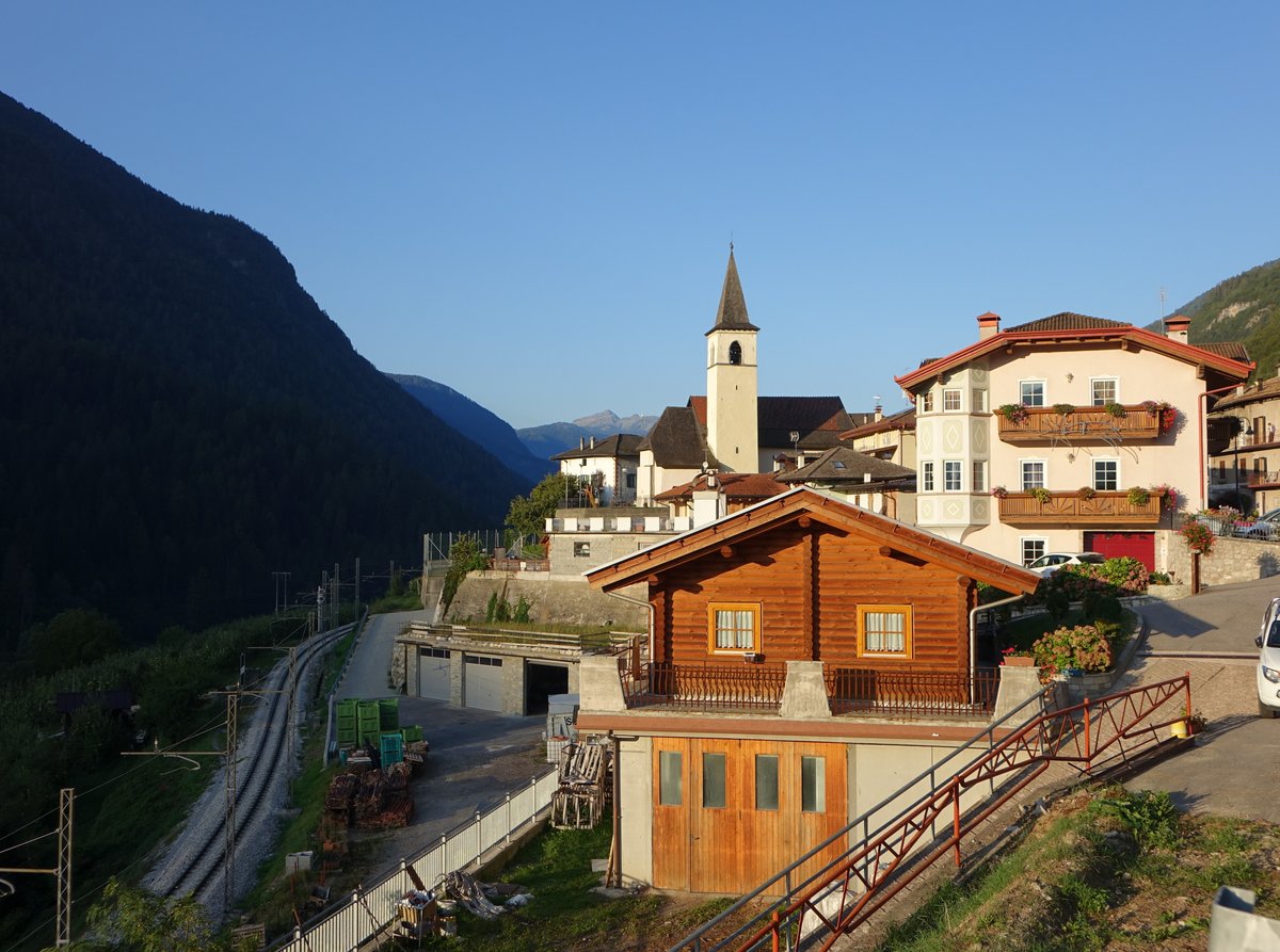 Bozzana im Val di Sole, Pfarrkirche St. Peter und Paul, erbaut bis 1528 (16.09.2019)