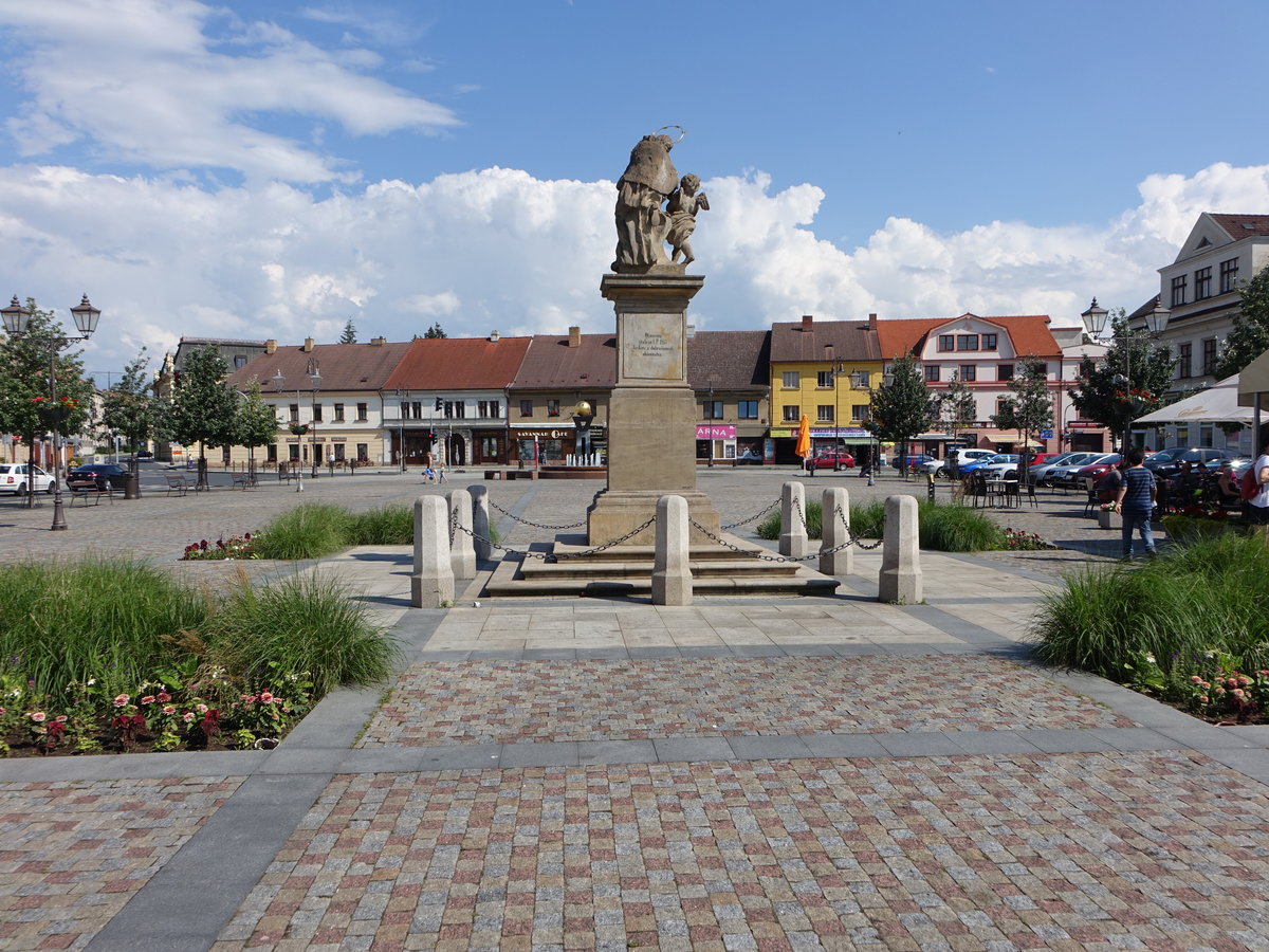 Brandys nad Labem / Brandeis an der Elbe, St. Johannes Nepomuk Statue am Masarykovo Namesti (28.06.2020)