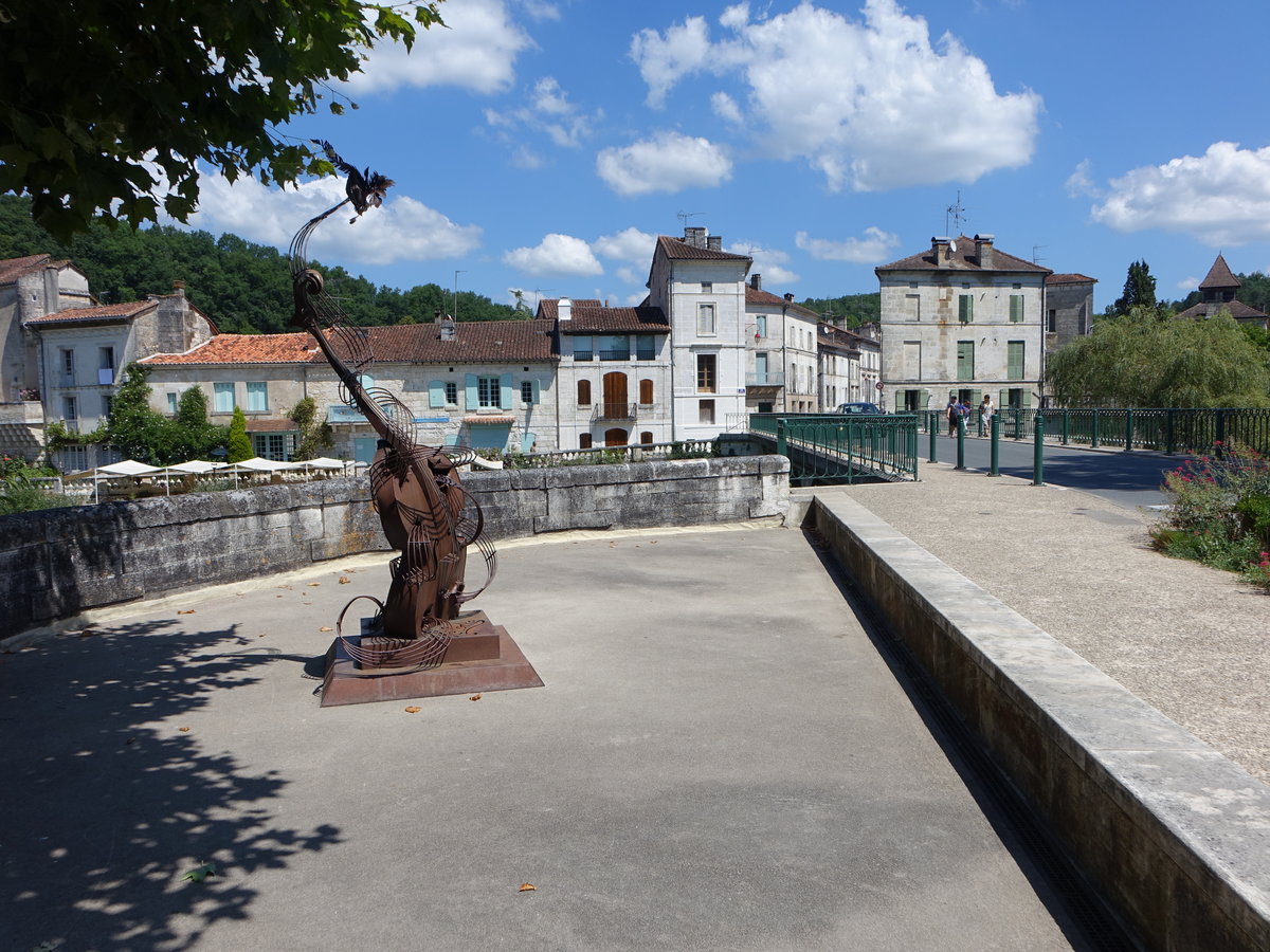 Brantome, Musik Denkmal und Huser am Quai Bertin (23.07.2018)