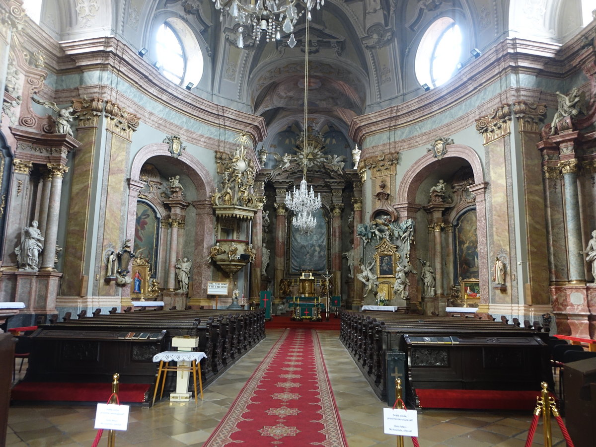 Bratislava, barocker Innenraum der St. Johannes Kirche (28.08.2019)