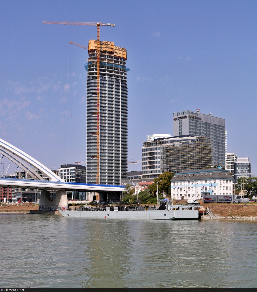Bratislava (SK):
Wohin man schaut, die Bauttigkeit am Donau-Ufer ist immens. Neben der Apollo-Brcke wird ein neuer Wolkenkratzer hochgezogen – der 168 Meter hohe Eurovea Tower.

🕓 26.8.2022 | 11:33 Uhr