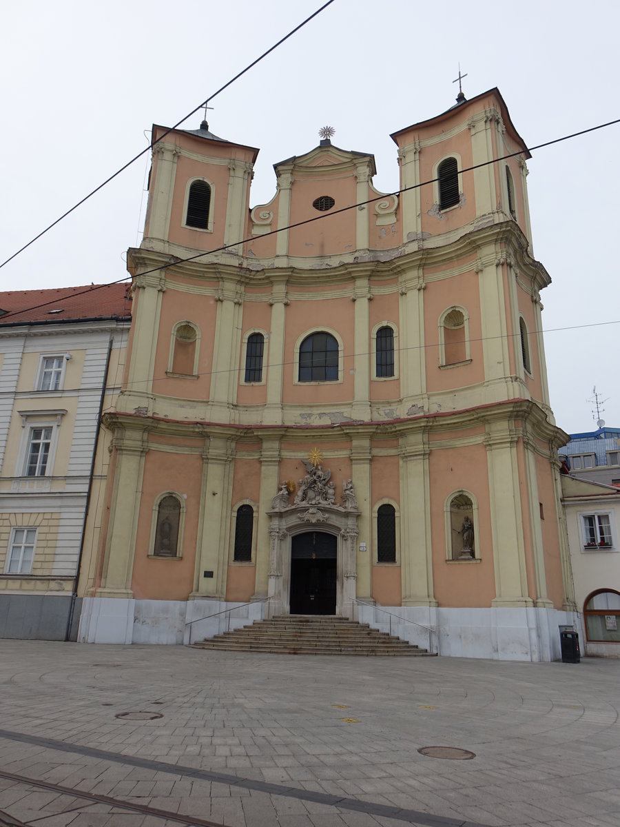 Bratislava, St. Johannes Kirche am Hurbanovo Namesti, erbaut von 1717 bis 1727 fr den Trintarierorden (28.08.2019)