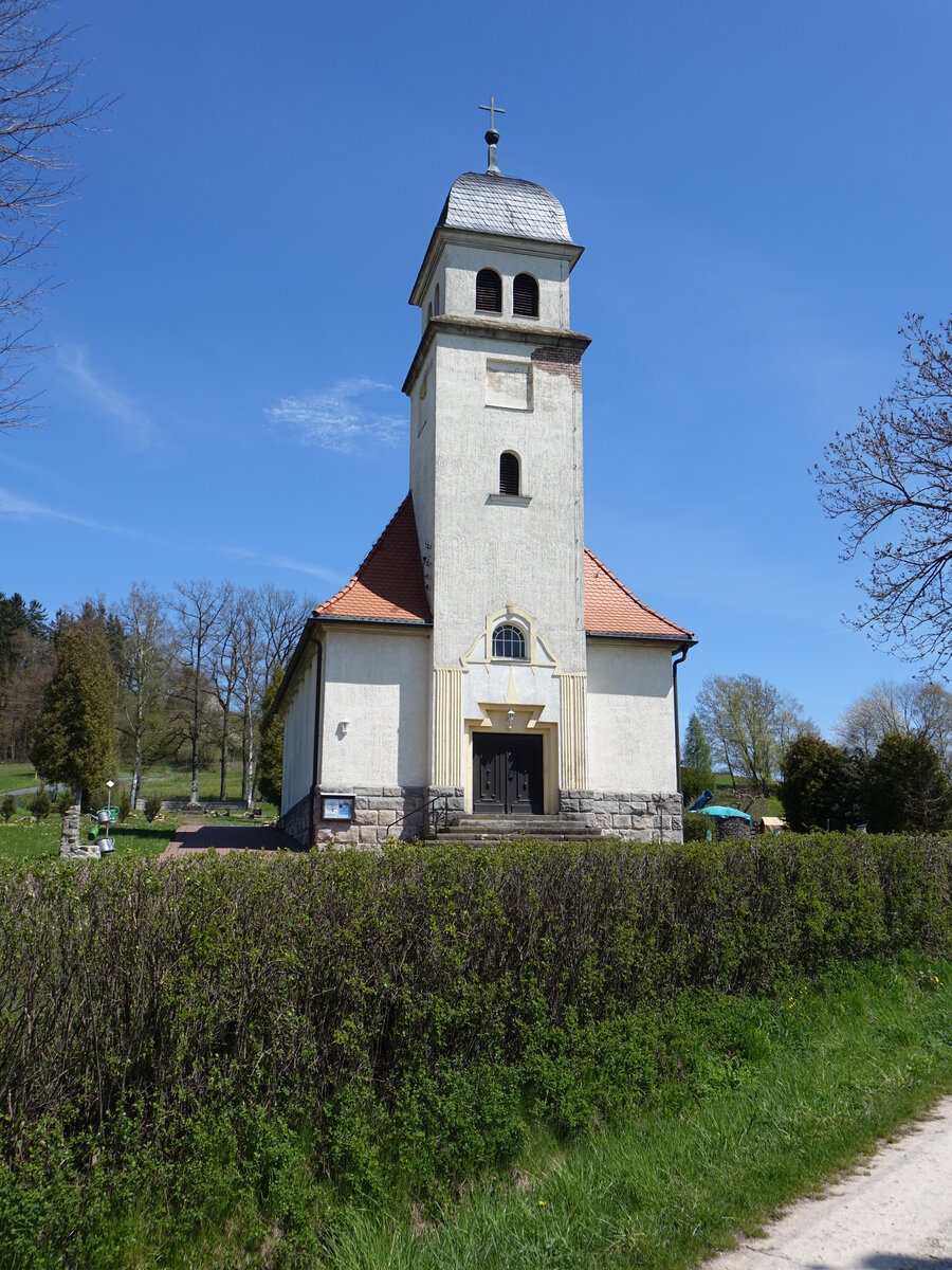 Brattendorf, neuromanische evangelische Dorfkirche, erbaut von 1926 bis 1928 (09.05.2021)