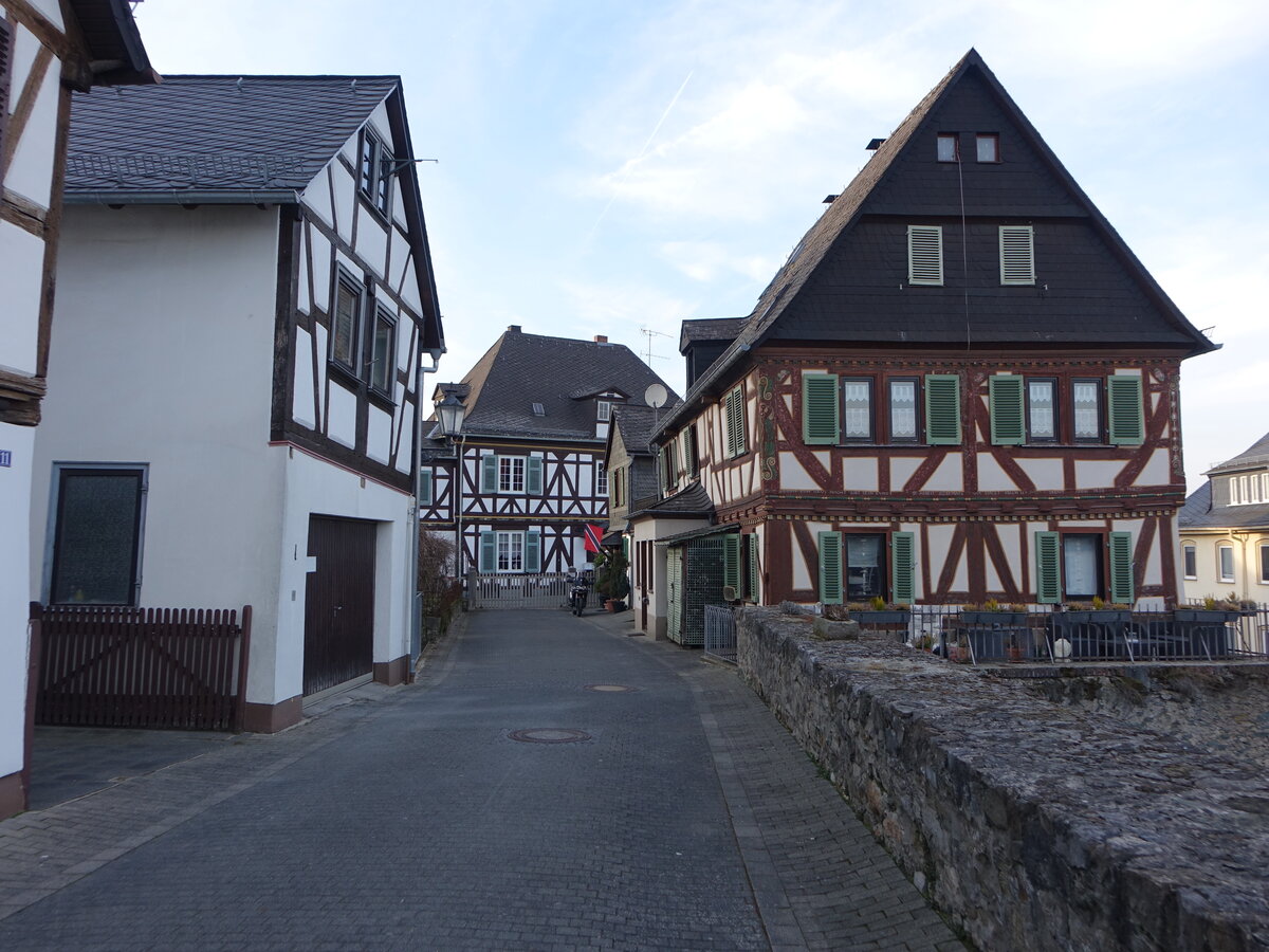 Braunfels, historische Fachwerkhuser in der Strae Auf der Schtt (12.03.2022)