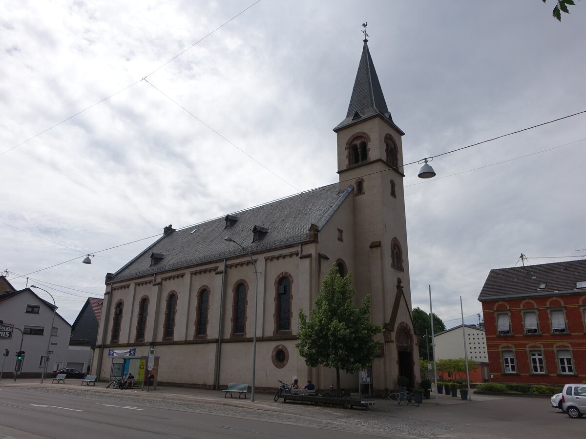 Brebach, kath. Pfarrkirche Maria Hilf, erbaut 1892 (14.07.2023)