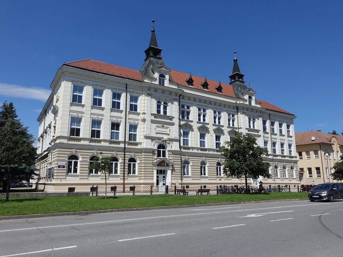 Breclav, Kupkova Schule in der Sovadinova Strae (31.05.2019)