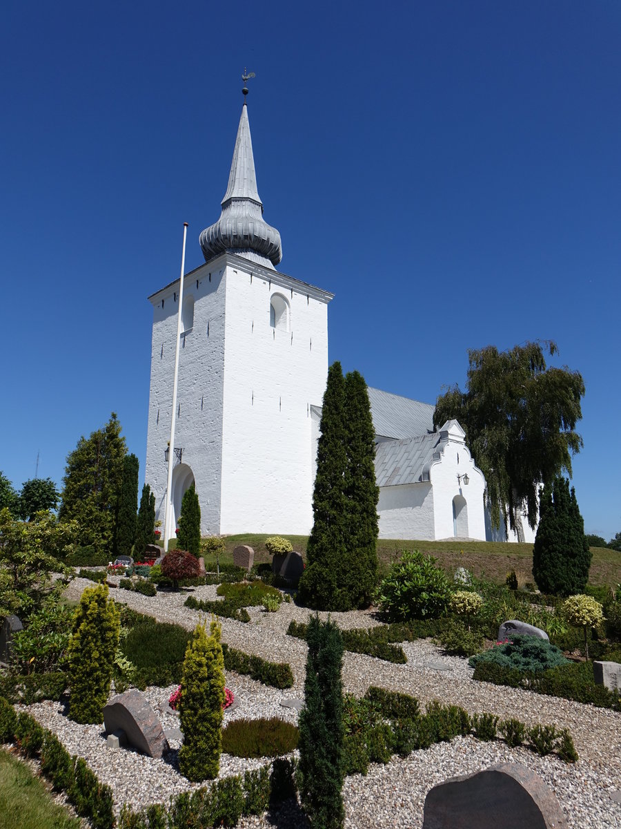 Bredsten, romanische Ev. Kirche aus Schwemmstein, erbaut um 1200 (23.07.2019)