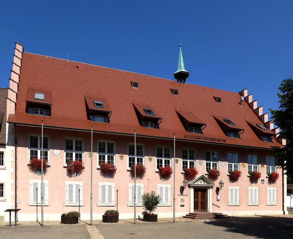 Breisach am Rhein, das Rathaus der ca. 15.000 Einwohner zhlenden  Europastadt  am Oberrhein, Aug.2015