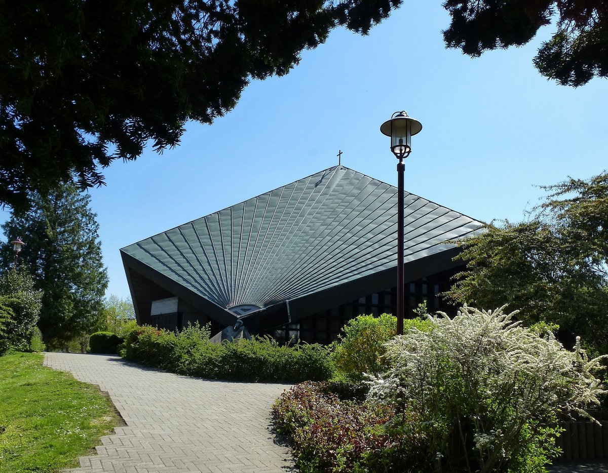 Breisach, Aufgang von der Westseite zur Martin-Bucer-Kirche, April 2017