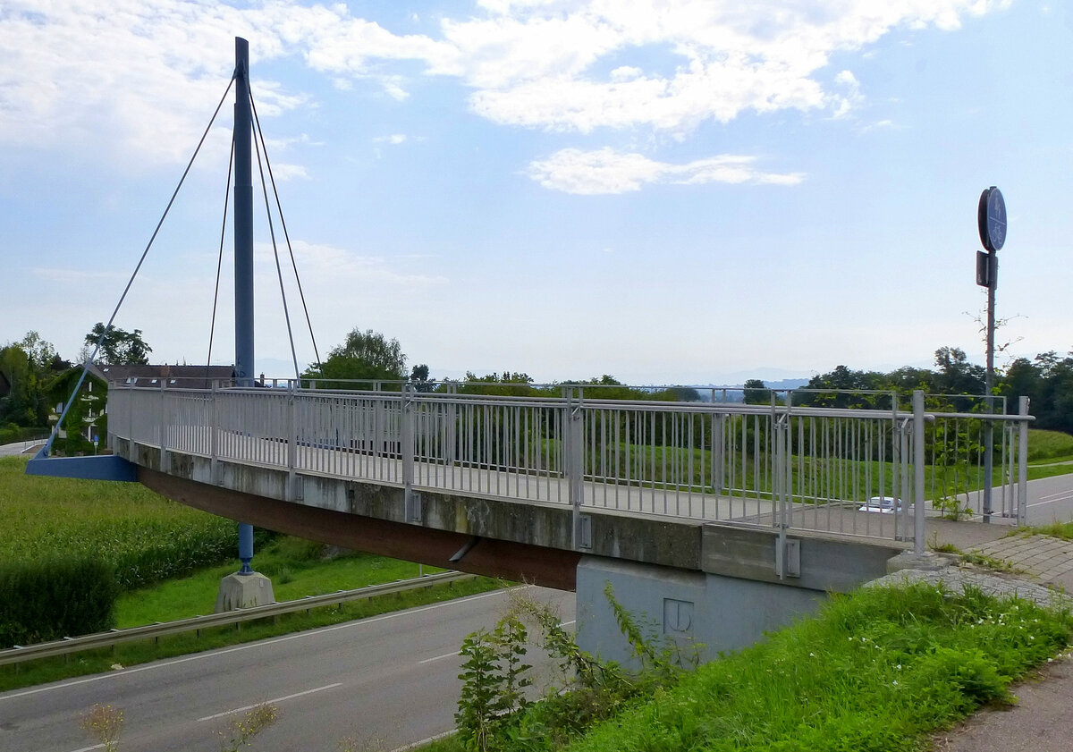 Breisach-Hochstetten, Fußgänger-und Radbrücke über die B31, Juli 2019