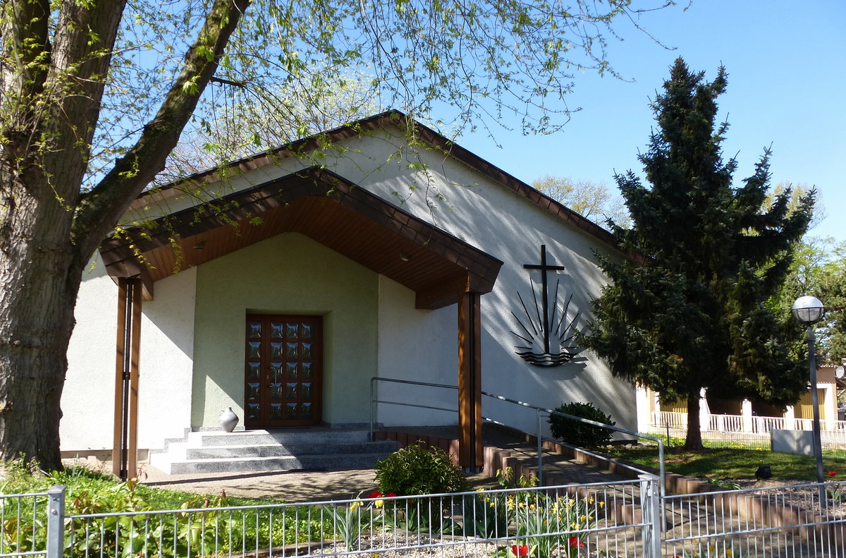 Breisach, die Neuapostolische Kirche in der Waldstrae, April 2017