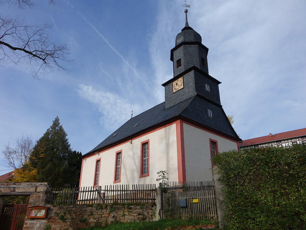 Breitenhain, evangelische Kirche, rechteckige Saalkirche mit Walmdach, erbaut 1746 (22.10.2022)