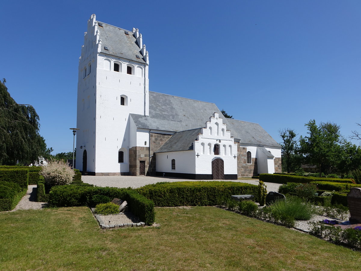 Brenderup, romanische Ev. Kirche, erbaut im 11. Jahrhundert (06.06.2018)