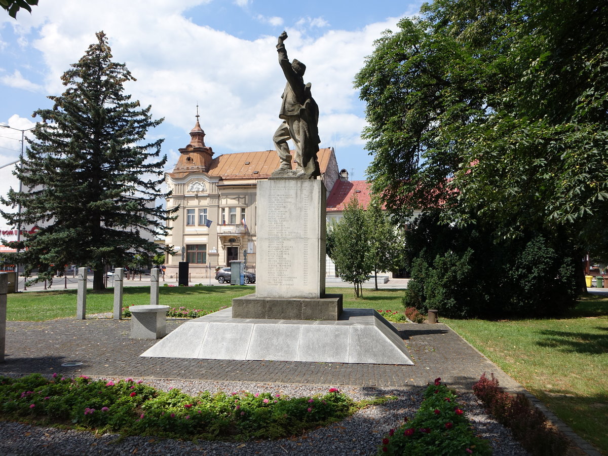 Brezno / Bries, Denkmal fr General Stefanik am Stefanikovo Namesti (07.08.2020)