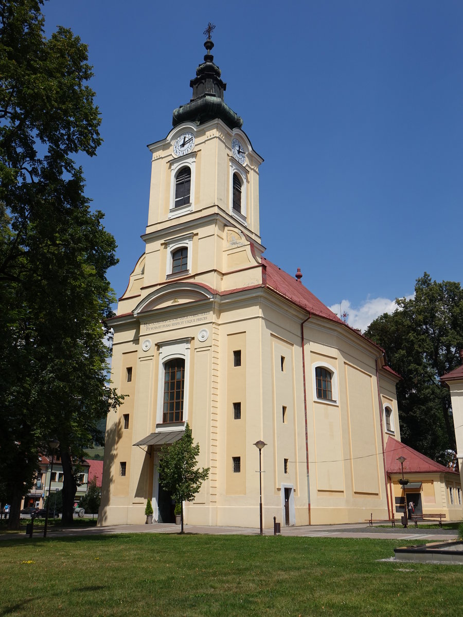 Brezno / Bries, kath. Pfarrkirche Maria Himmelfahrt am Stefanikovo Namesti (07.08.2020)