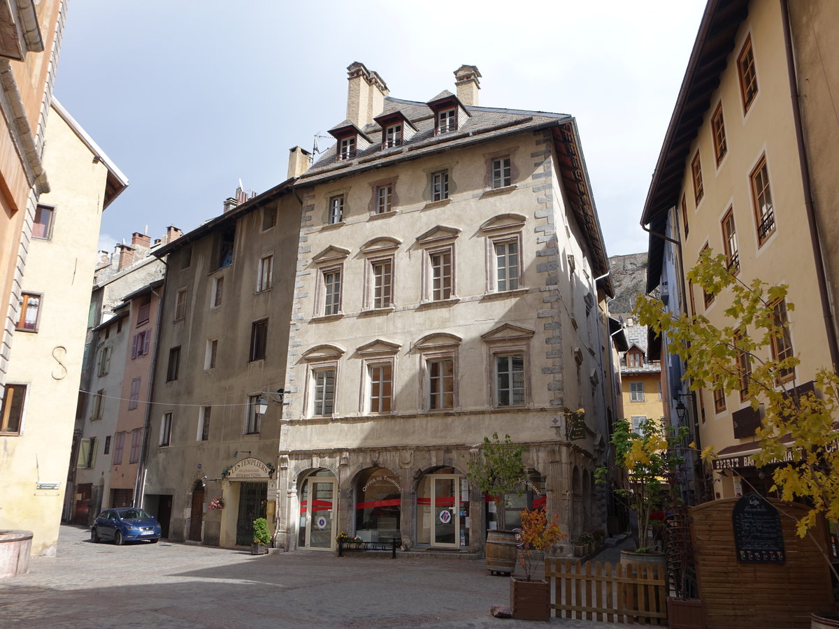 Briancon, Gebude am Place du Temple in der Altstadt (23.09.2017)