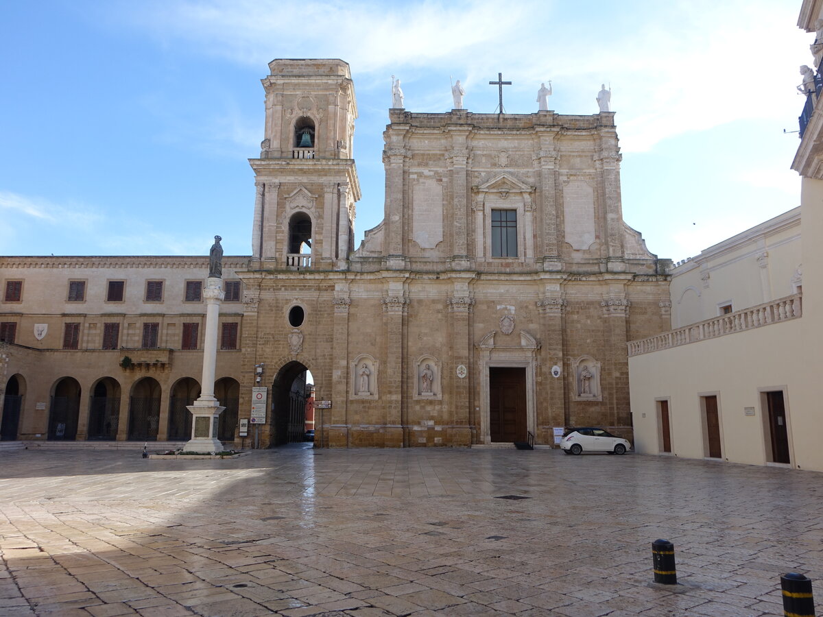 Brindisi, Kathedrale St. Johannes der Tufer, erbaut von 1089 bis 1143, barocker Wiederaufbau bis 1746 durch den Architekten 
Mauro Mainieri (04.03.2023)