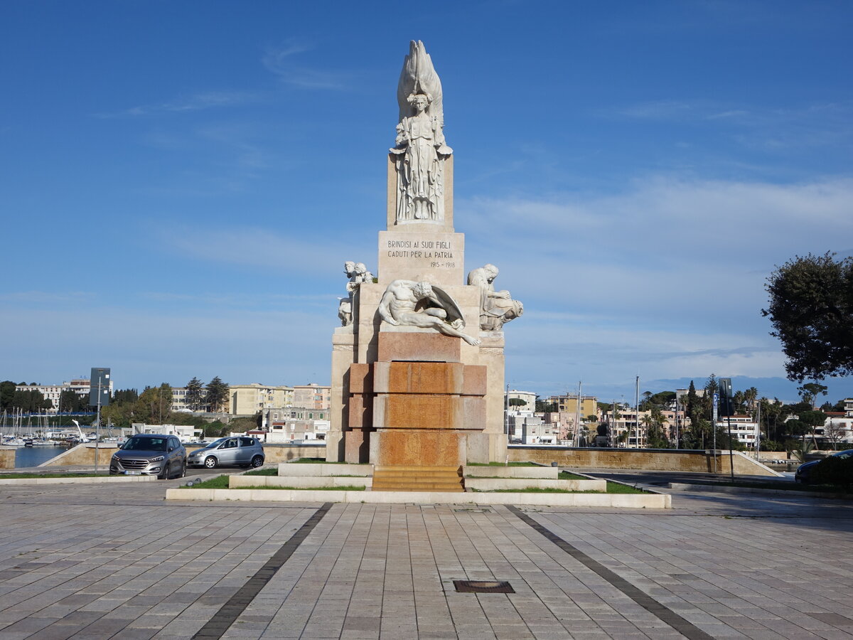 Brindisi, Monumento al Caduti an der Piazza Teresa (04.03.2023)