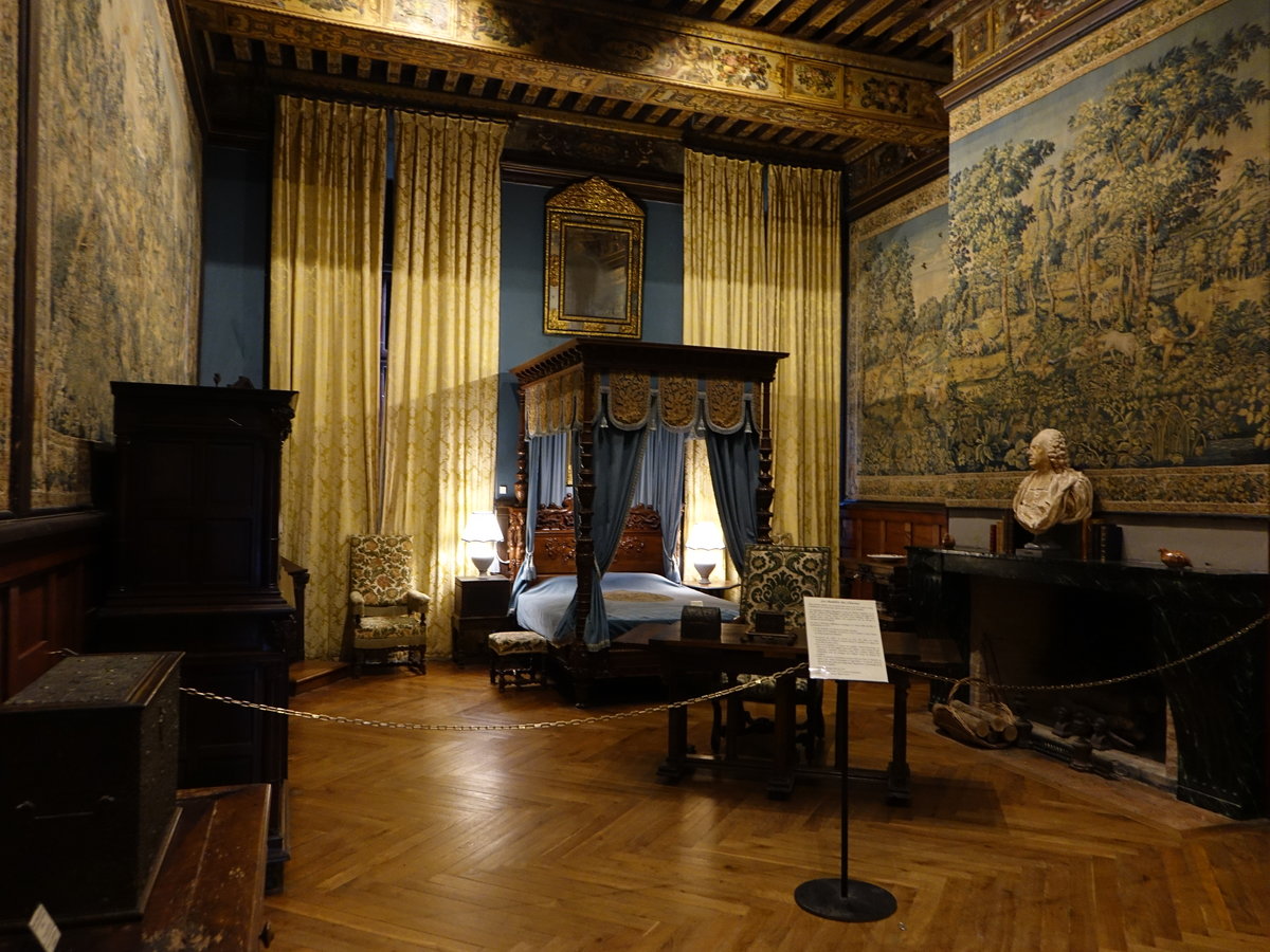 Brissac, Schlafzimmer La Chambre des Chasses im Chateau, Ausstattung 17. Jahrhundert (09.07.2017)