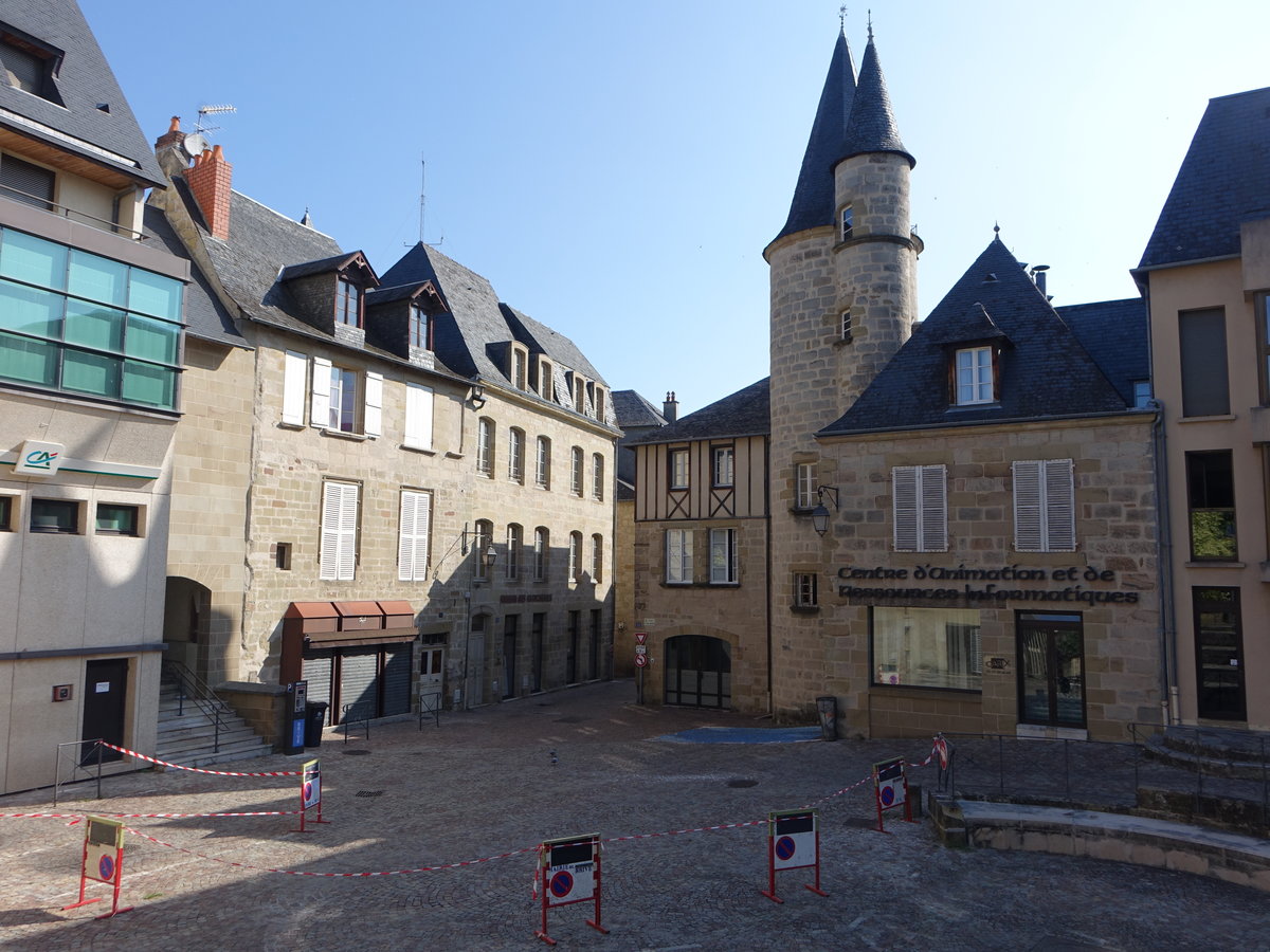 Brive-la-Gaillarde, Gebude am Place Jean-Marie Dauzier (22.07.2018)