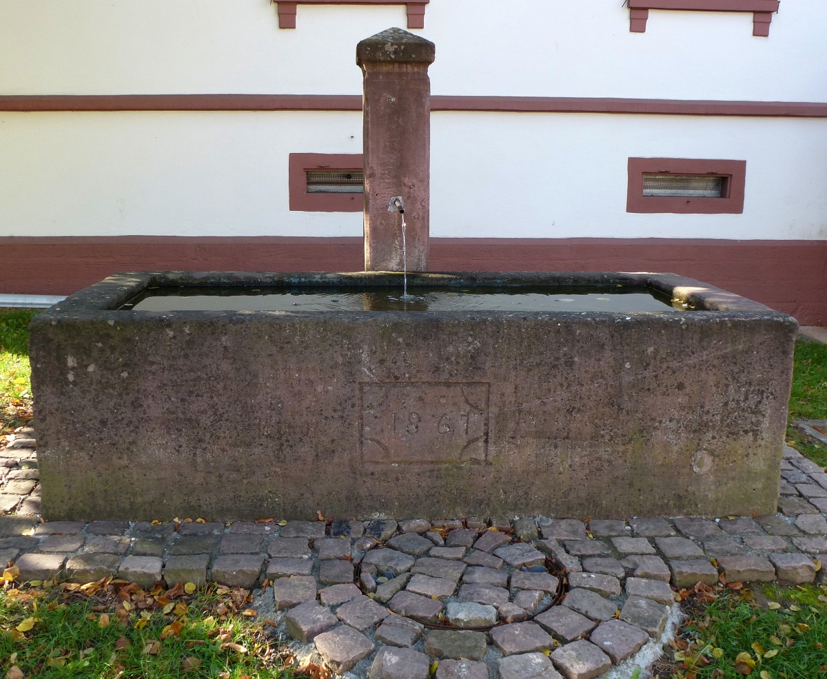 Broggingen, der Brunnen von 1867 gegenber vom Rathaus, Okt.2015