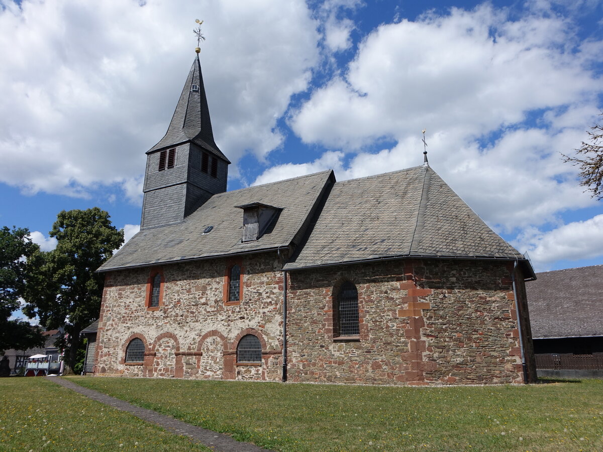 Bromskirchen, evangelische St. Martin Kirche, erbaut im 12. Jahrhundert (06.08.2022)