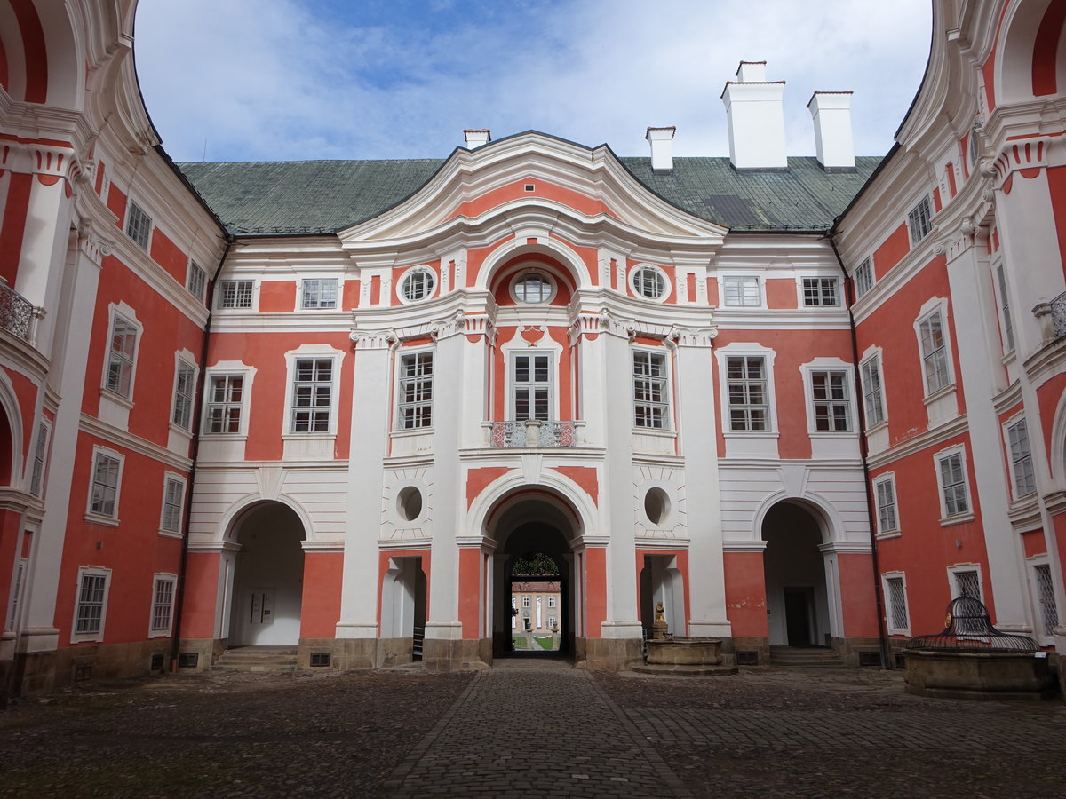 Broumov / Braunau, Innenhof im Benediktiner Stift Broumov (29.09.2019)