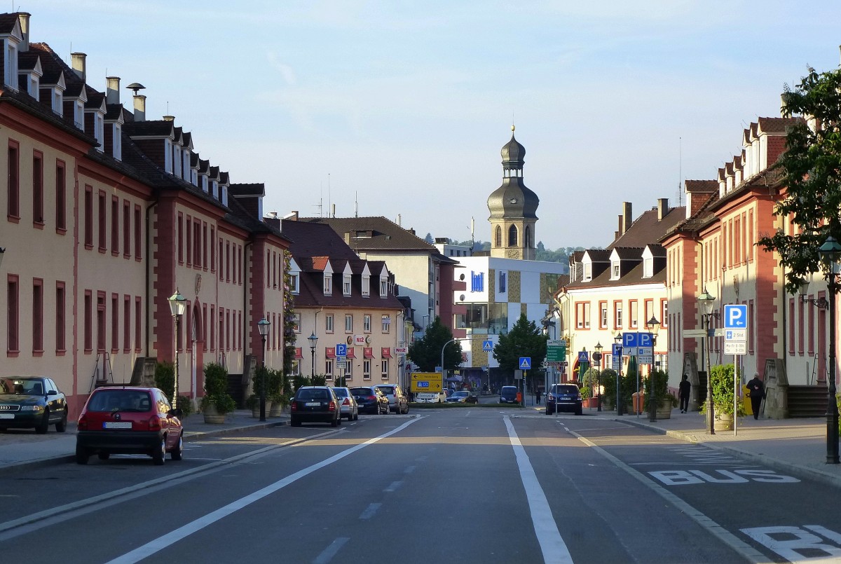 Bruchsal, Blick vom Schlo in die Schnbornstrae zur Stadtkirche, April 2014