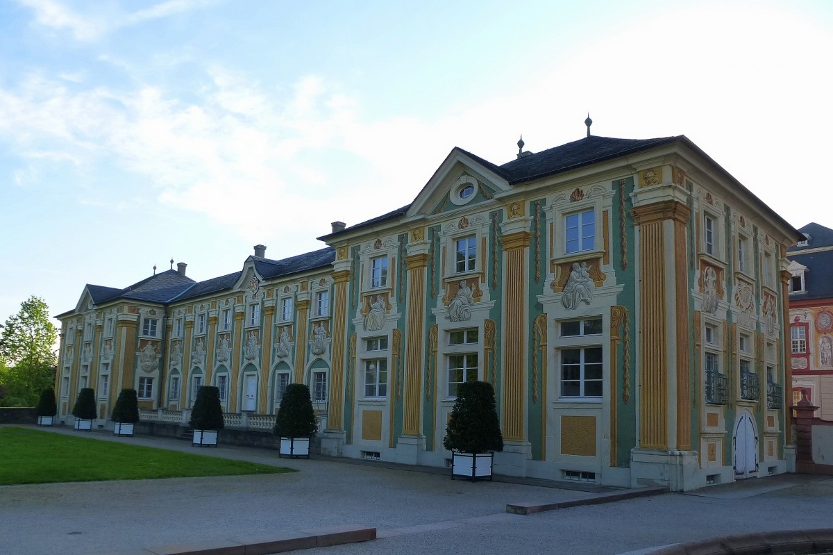 Bruchsal, der Nebendienstdienerbau(steht so auf der Hinweistafel) am Schlo stammt von 1725, beherbergt seit 1885 das Forstamt, April 2014