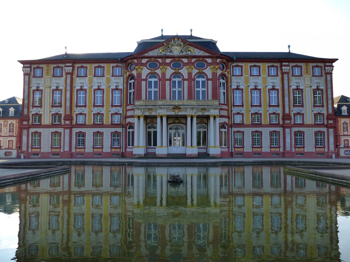 Bruchsal, die Schlofassade von der Gartenseite, April 2014