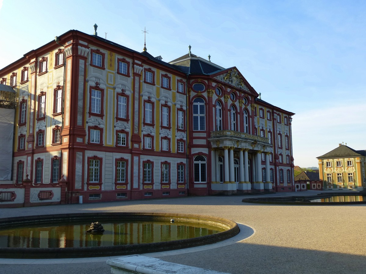 Bruchsal, Schlofassade von der Gartenseite, April 2014