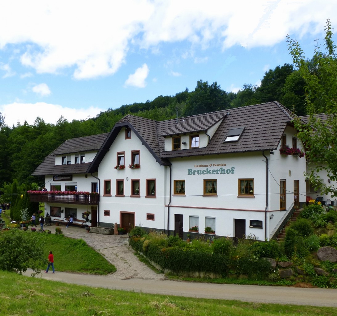 Bruckerhof, Gasthaus und Pension im mittleren Schwarzwald, bekannt durch das alle zwei Jahre stattfindende Bulldogtreffen, Juni 2013