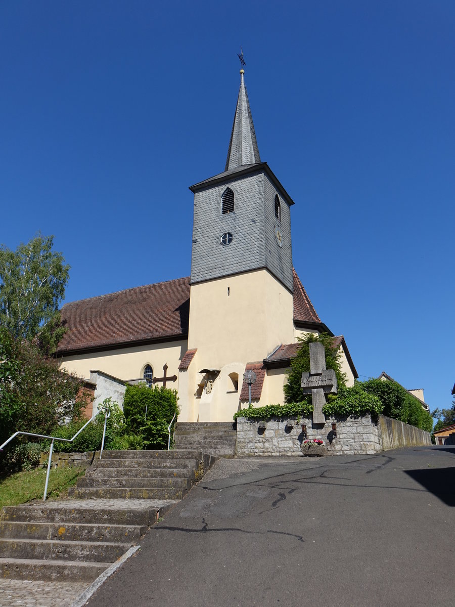 Brck, katholische Filialkirche St. Markus und Jakobus, Saalkirche mit Flachdecke und Polygonchor, erbaut im 17. Jahrhundert (27.05.2017)