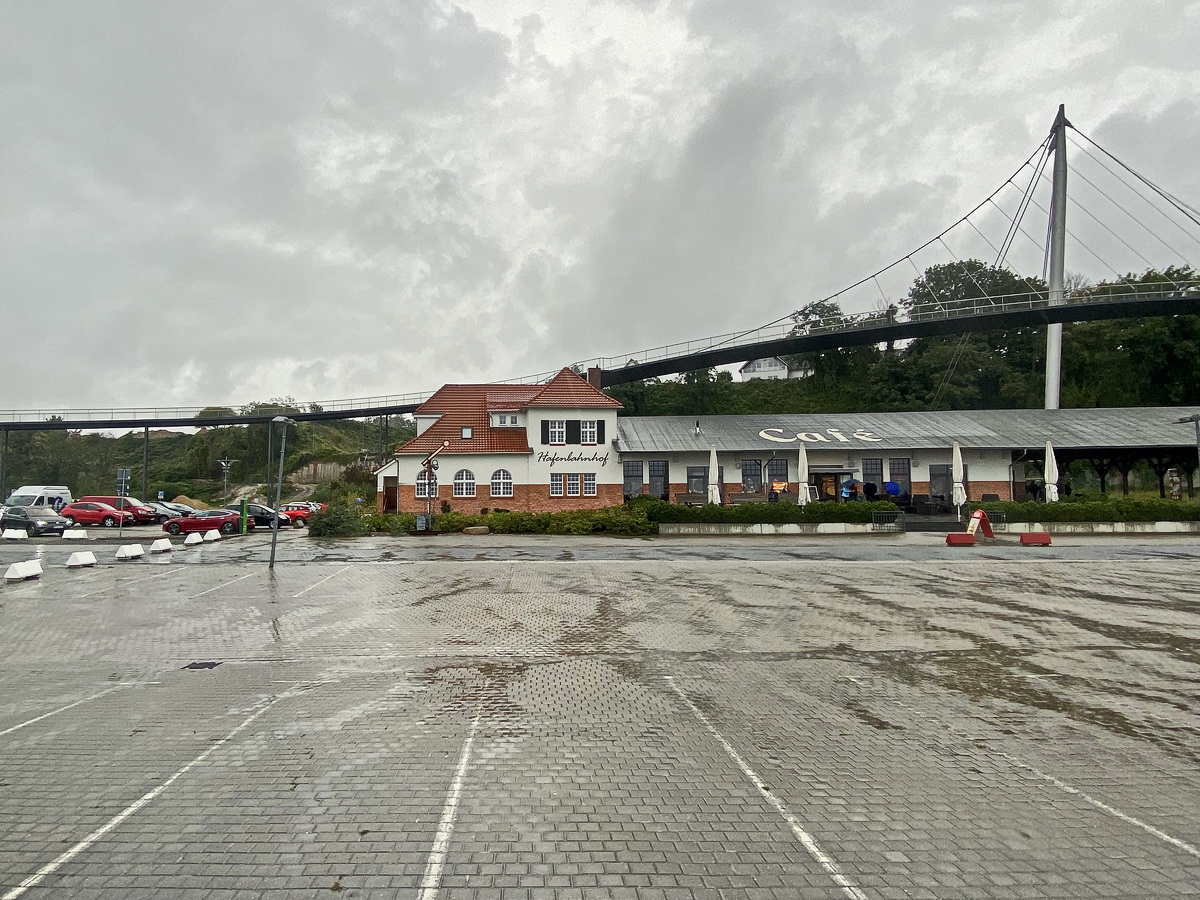 Brcke vom alten Fhrhafen zur Stadt Sassnitz abgelaufen am 25. September 2020.