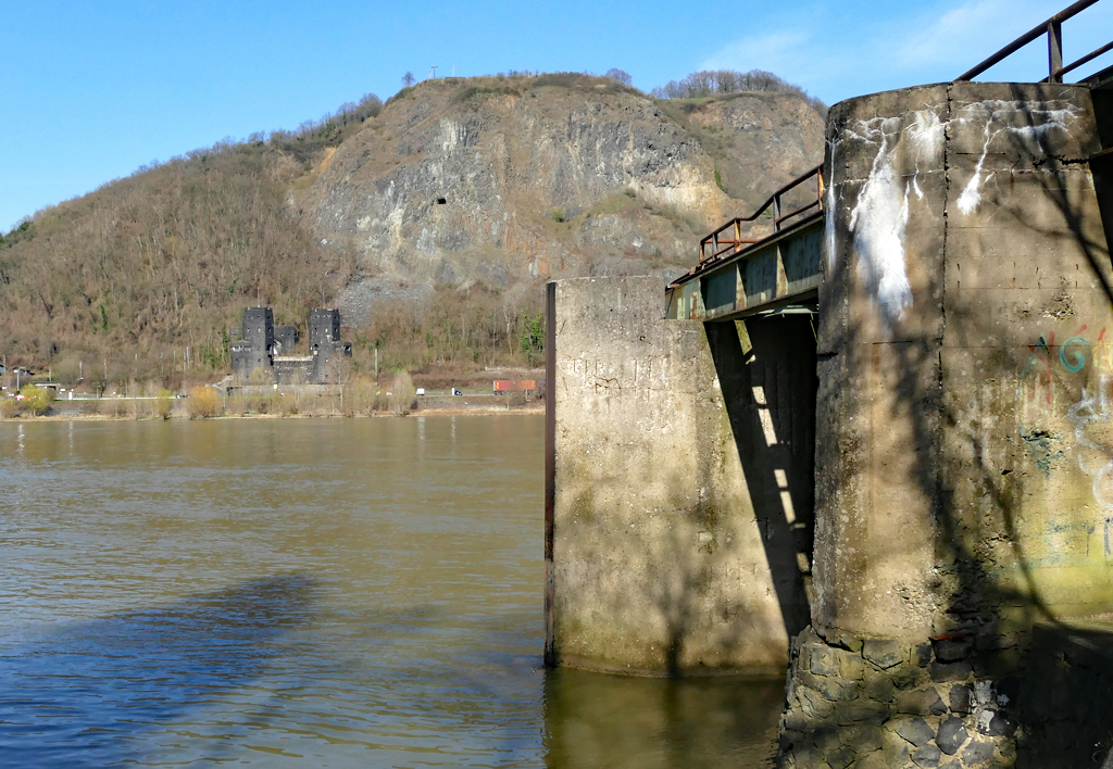 Brcke von Remagen, Brckenpfeiler links- und rechtsrheinisch - 16.03.2017