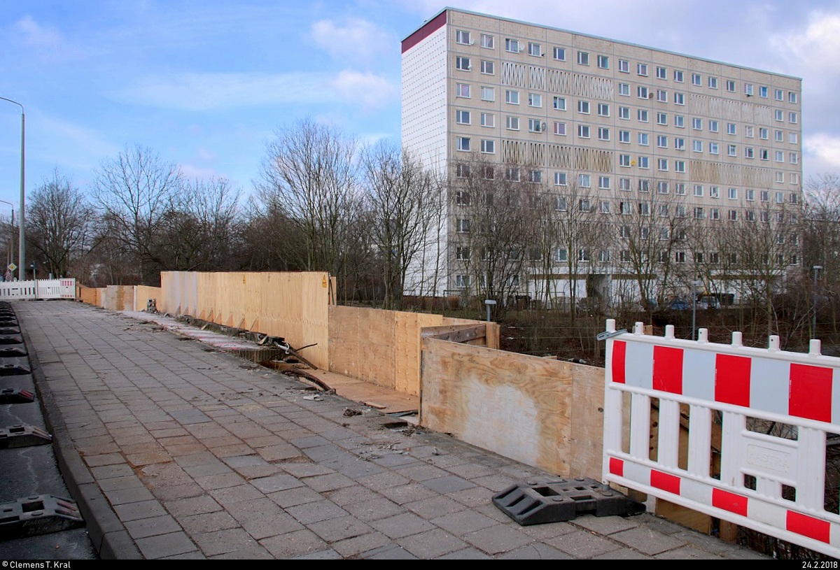 Brckensanierung in der Zscherbener Strae in Halle (Saale): In der zweiten Bauphase werden Strae und Gehwege runderneuert. Das Brckengelnder entfernte man ebenfalls. [24.2.2018 | 10:43 Uhr]