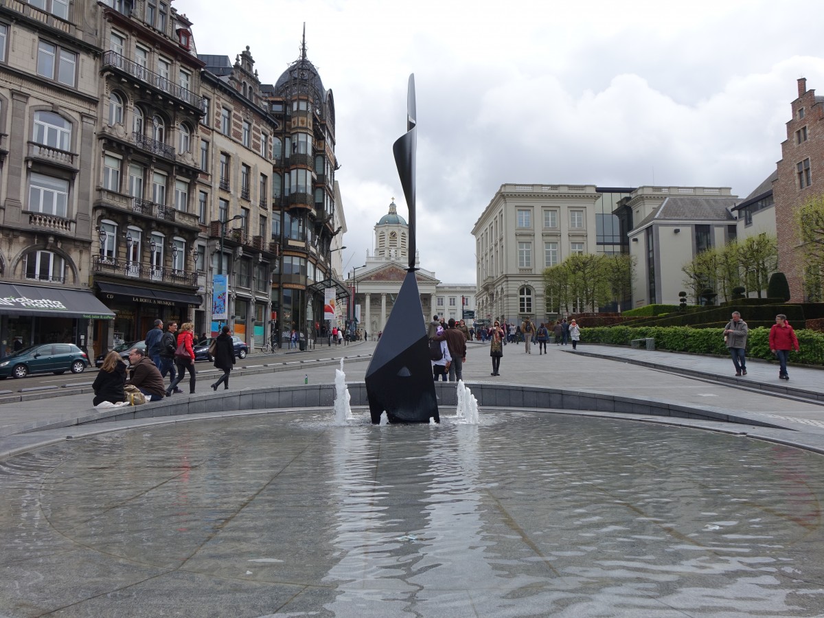 Brssel, Brunnen am Place Koudenberg (26.04.2015)