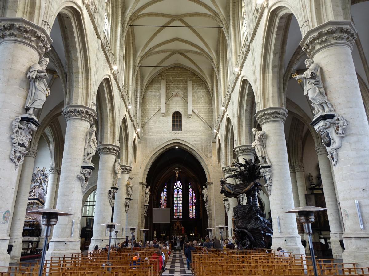 Brssel, Innenraum der Kirche Notre Dame de la Chapelle (26.04.2015)