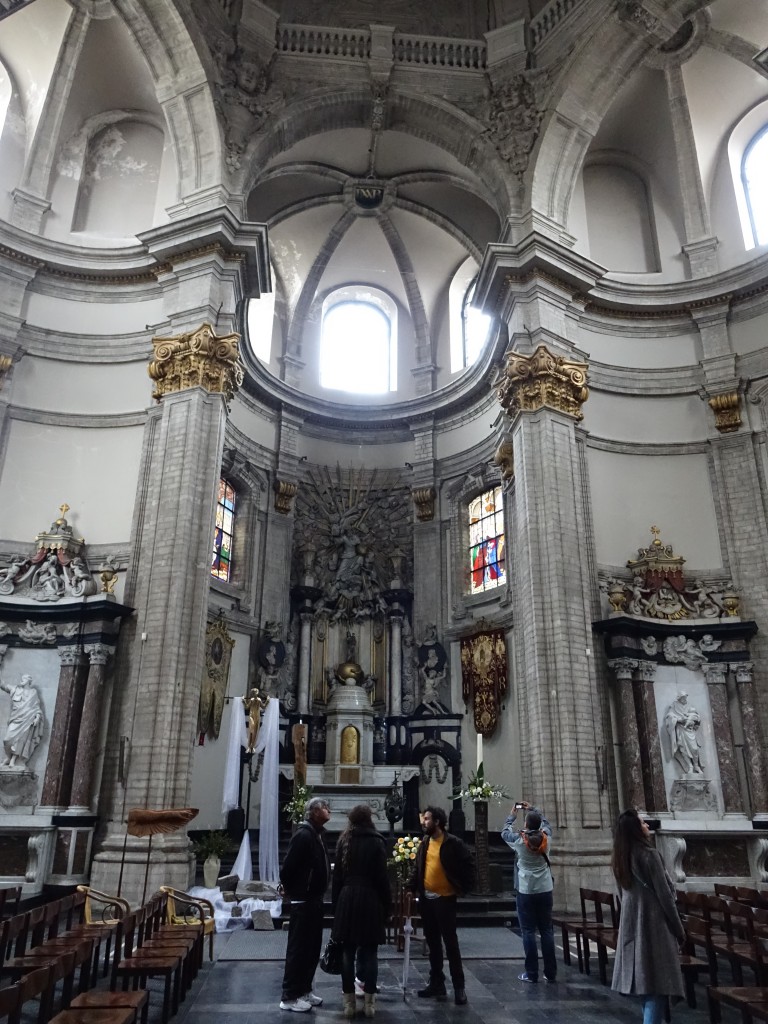 Brssel, Innenraum der Marienkirche mit sechseckiger Rippenkuppel (26.04.2015)